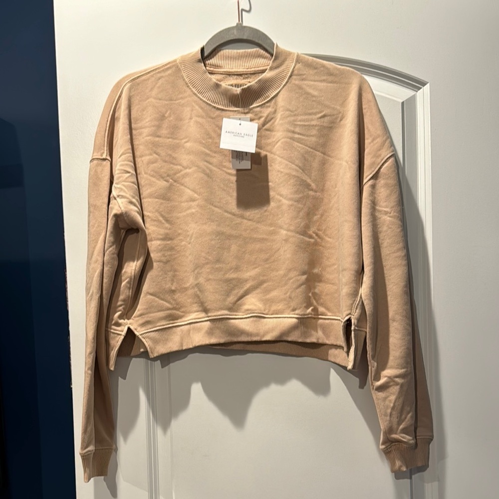 NWT! American Eagle Outfitters Beige Crewneck Sweatshirt